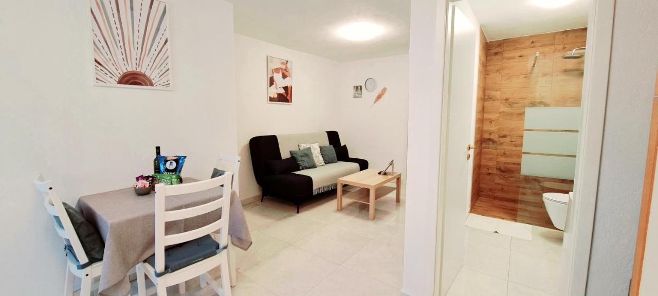 Apartment Ararita Krk Town Exteriör bild
